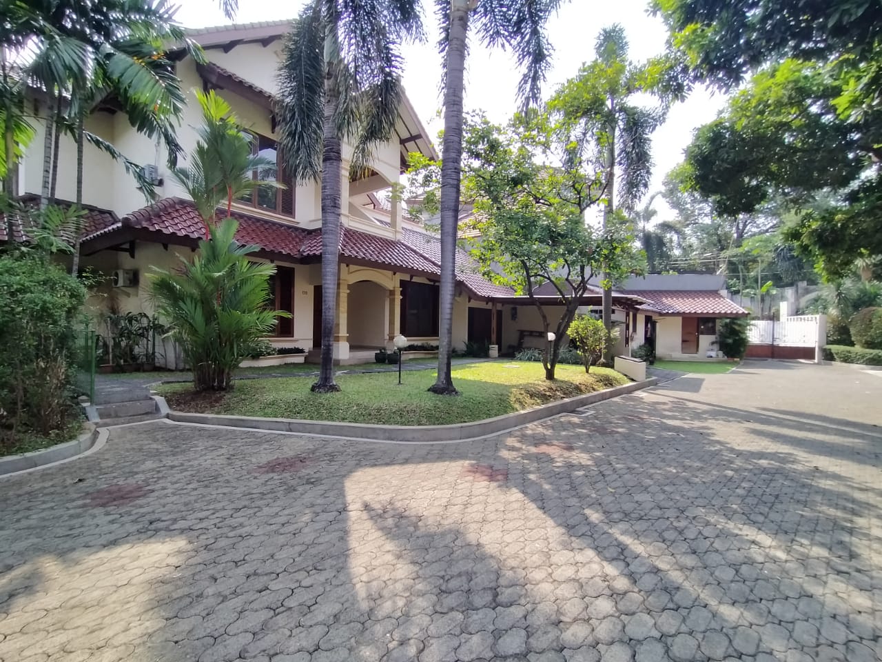 Disewakan Rumah Mewah Di Cipete Kondisi Semi Furnished & Private Pool